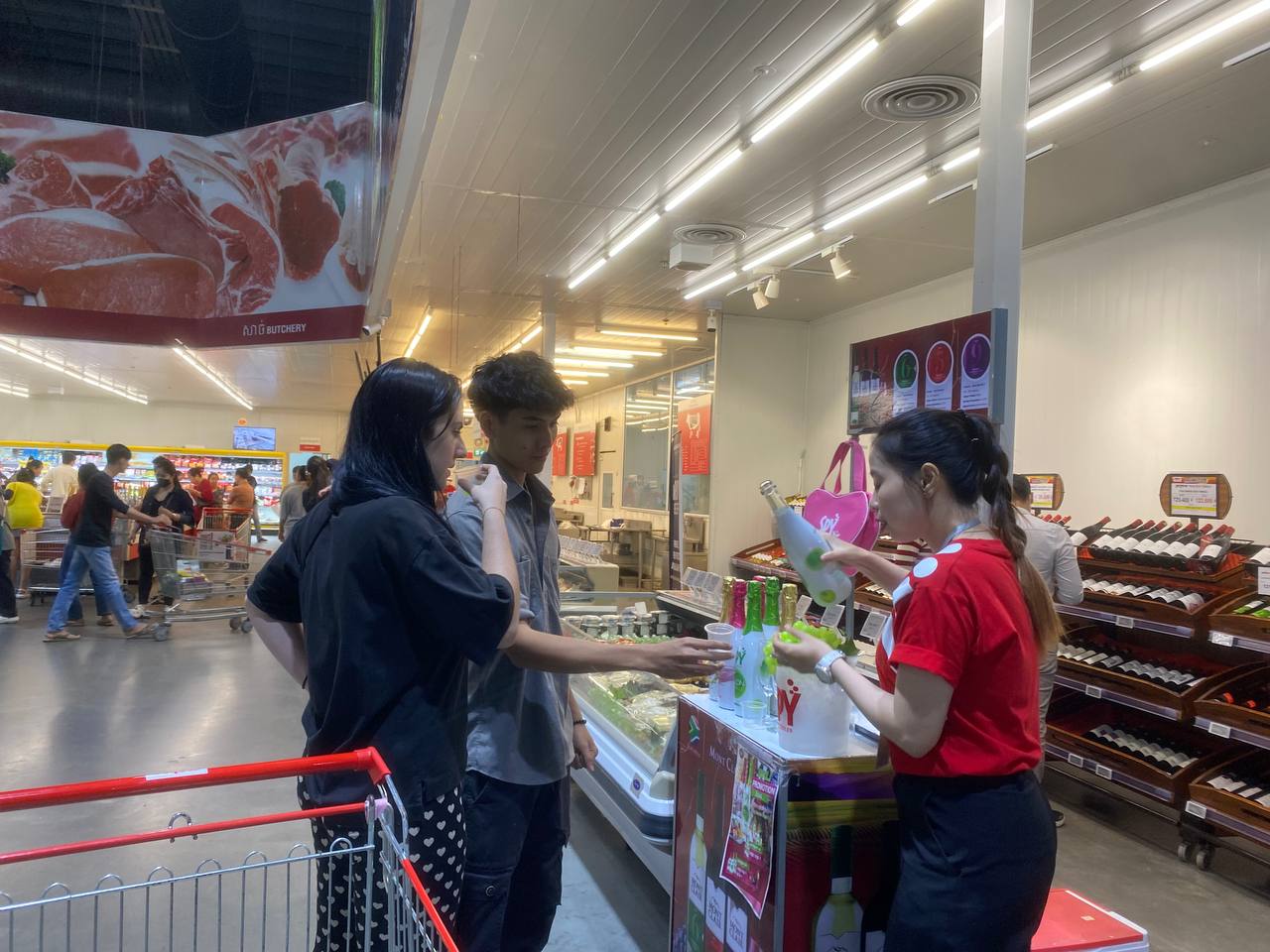 SPY Sparkle Fruit Revolutionizing FMCG Distribution with Da Houg Heng at Makro Cambodia - Image 24